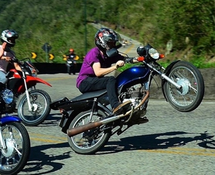 PM Rodoviária acaba com exibicionismo de motociclistas na Serra do Rio do Rastro