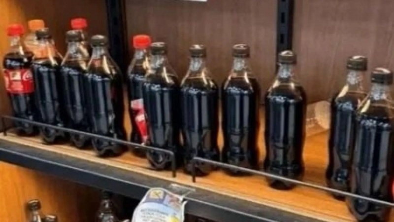 Coca-Cola recolhe garrafas por retirada de figurinhas da Copa 2026