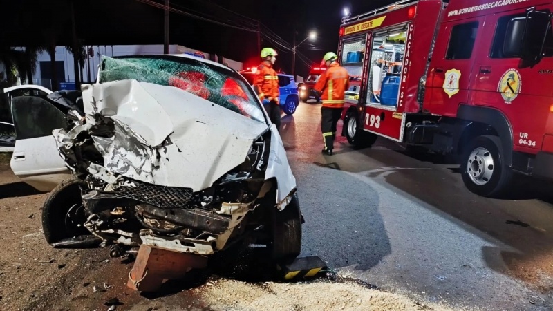 Mulher morre e três pessoas ficam gravemente feridas em colisão entre dois carros em Caçador