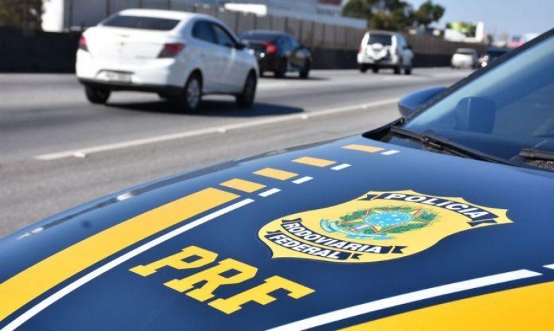 PRF apreende mais de 58 quilos de maconha e prende motorista na BR-153 em Água Doce