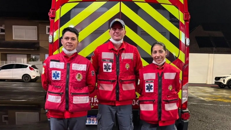 Bombeiros auxiliam mãe e recém-nascido após parto em residência