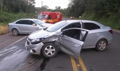Colisão entre carros é registrada na SC-135 em Tangará; três mulheres ficaram feridas