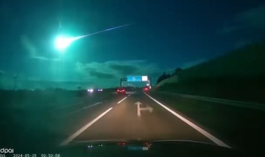 Meteoro ilumina céu em Portugal e motorista flagra momento; vídeo