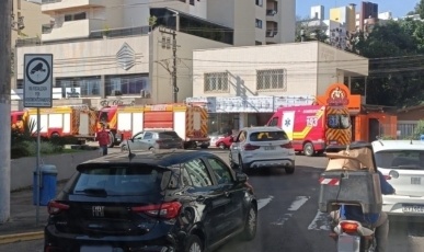 Curto-circuito em edifício mobiliza Bombeiros em Joaçaba