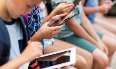 Prefeitura de Campos Novos proíbe uso de celulares nas escolas municipais