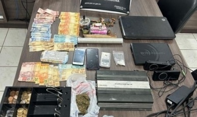 Três homens e uma mulher foram presos pelo crime de tráfico de drogas em Campos Novos