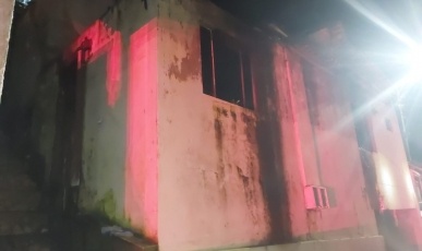 Incêndio destrói residência durante a madrugada em Videira