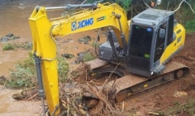 Defesa Civil realiza limpeza de trecho do rio Água Doce como medida preventiva diante do El Niño