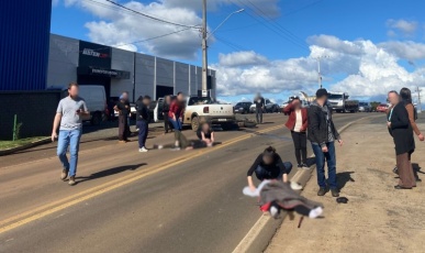 Acidente entre carro e moto deixa três feridos na SC-465 em Treze Tílias