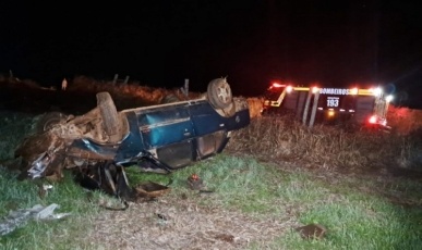 Carro capota na SC-305 e vítimas são encontradas a 1 km do local