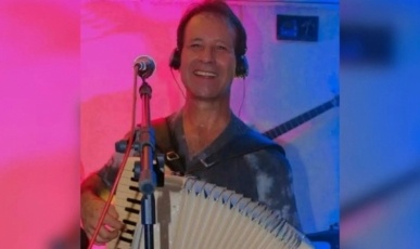Morre aos 61 anos Nelsinho, cantor do grupo Alma e Coração