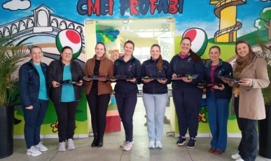 Arroio Trinta entrega notebooks para rede municipal de ensino e implanta sistema EVN (Escola Via Net)