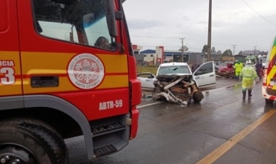 Colisão frontal deixa dois motoristas feridos na BR-116 em Santa Cecília