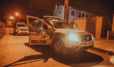 Mulher é presa após ameaças e desacato durante ocorrência de violência doméstica em Treze Tílias