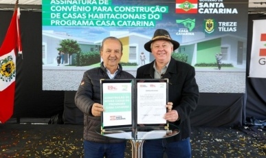 Governador assina convênio para construção de 12 moradias do programa Casa Catarina em Treze Tílias