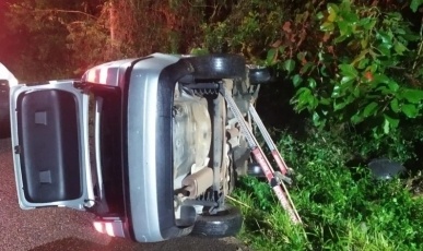 Idoso fica preso em veículo após acidente e é resgatado pelos bombeiros em Herval d'Oeste