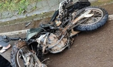 Adolescente morre em acidente entre carro e motocicleta na SC-154