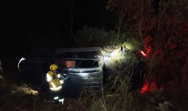 Capotamento mobiliza bombeiros em estrada do interior de Curitibanos
