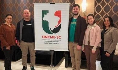Representantes de Ibicaré participam de Seminário Estadual da educação em Brusque