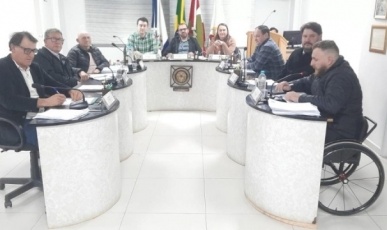 Legislativo de Água Doce aprova dois projetos de lei, duas indicações e uma moção na sessão desta segunda-feira (06)