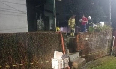 Polícia investiga incêndio criminoso em residência durante a madrugada no Oeste catarinense