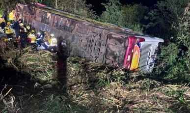 Acidente com ônibus deixa mortos e diversos feridos no Oeste