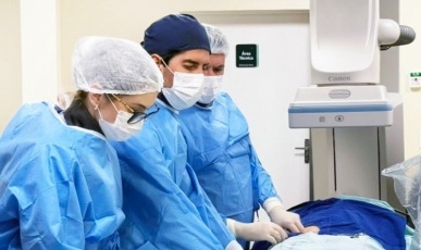 Hospital de Blumenau realiza 1º implante de marcapasso sem fio do interior de SC