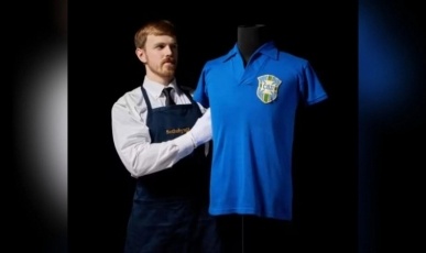 Camisa usada por Pelé em 58 é vendida por R$ 25 milhões