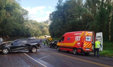 Acidente com quatro veículos deixa feridos na “Curva da Morte” da BR-282