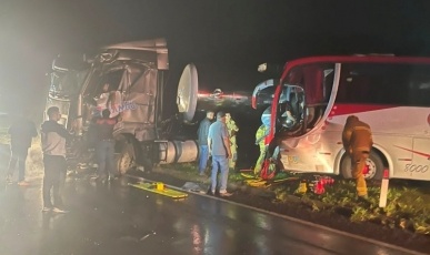 Acidente grave entre caminhão e ônibus deixa dois feridos na BR-480