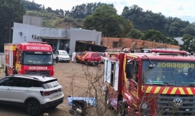 Vazamento de substância altamente corrosiva e tóxica mobiliza bombeiros de SC e PR