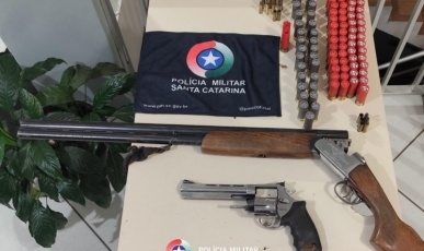 Homem é detido em Arroio Trinta após disparos contra residência e morte de cachorro em Videira